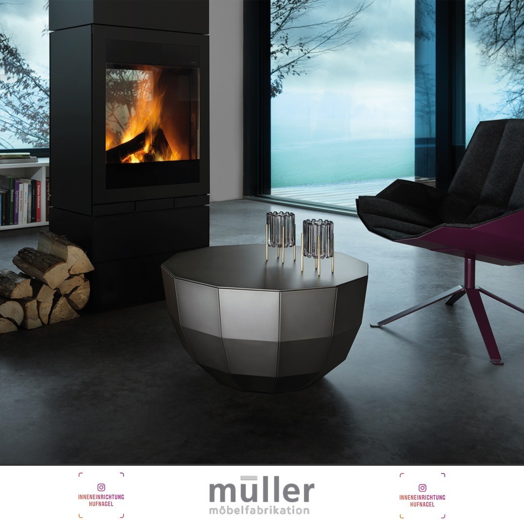MARTINI Chair - Lässig cool und trotzdem elegant: Ob für die Lobby oder im Wartebereich, als Solitär Zuhause oder als privater Rückzug im Office. MARTINI Chair ist einfach einladend und bequem. In meisterlicher Handwerkskunst wird der Stuhl aufwendig