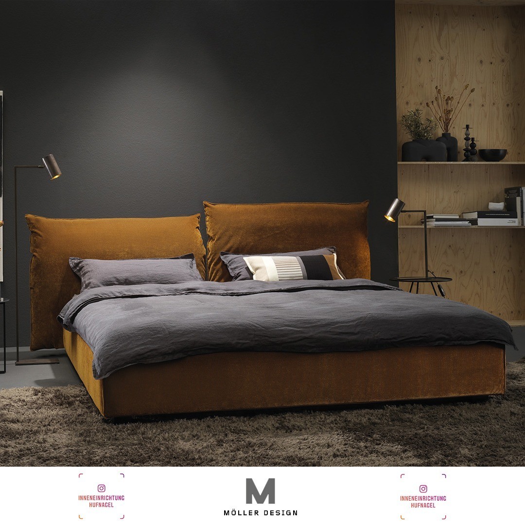 | Möller Design MD13 RoseROSE – Natürliche SchönheitWeich gepolsterte Rückenlehnen bei dem Rose Bett sind wie geschaffen für den Cord Stoff, der zur Zeit sein Comeback feiert und diesem Bett einen coolen Retro-Look verleiht. Neu bei dem Bett ist