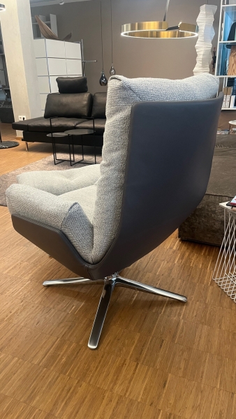 COR Cordia Lounge Ottoman drehbar kippbar Stoff 8181 silbergrau Leder asche Gestell poliert Rucken