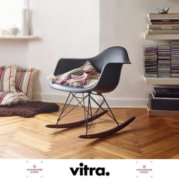 | Vitra Eames Plastic Armchair RAR Schaukelstuhl Die Plastic Chairs zählen heute zu den bekanntesten Entwürfen von Charles und Ray Eames. Aus der grossen Stuhlfamilie mit ihren organischen Schalen und den unterschiedlichen Untergestellen ist schon i