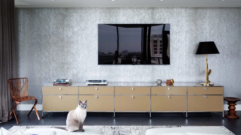 USM Haller Sideboard 375 cm breit mit Klapptüren und Schubkästen im modernen Wohnzimmer Farbe beige