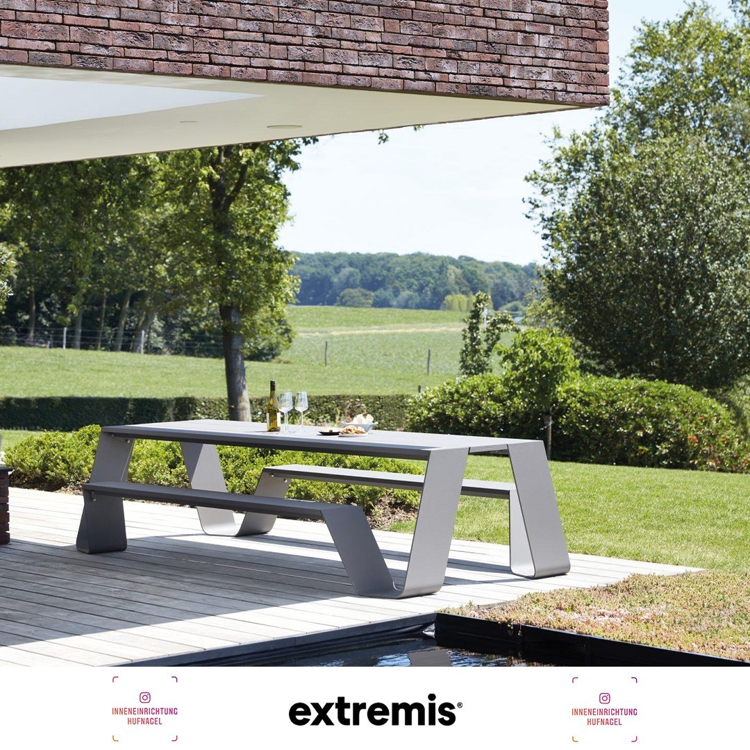 | extremis® Hopper All Aluminium design by Dirk WynantsDer Gartentisch Hopper von Extremis ähnelt herkömmlichen Picknicktischen, die wir alle kennen und lieben. Aber wie es für Extremis typisch ist, bietet er zusätzlichen Komfort. Mit den vier 