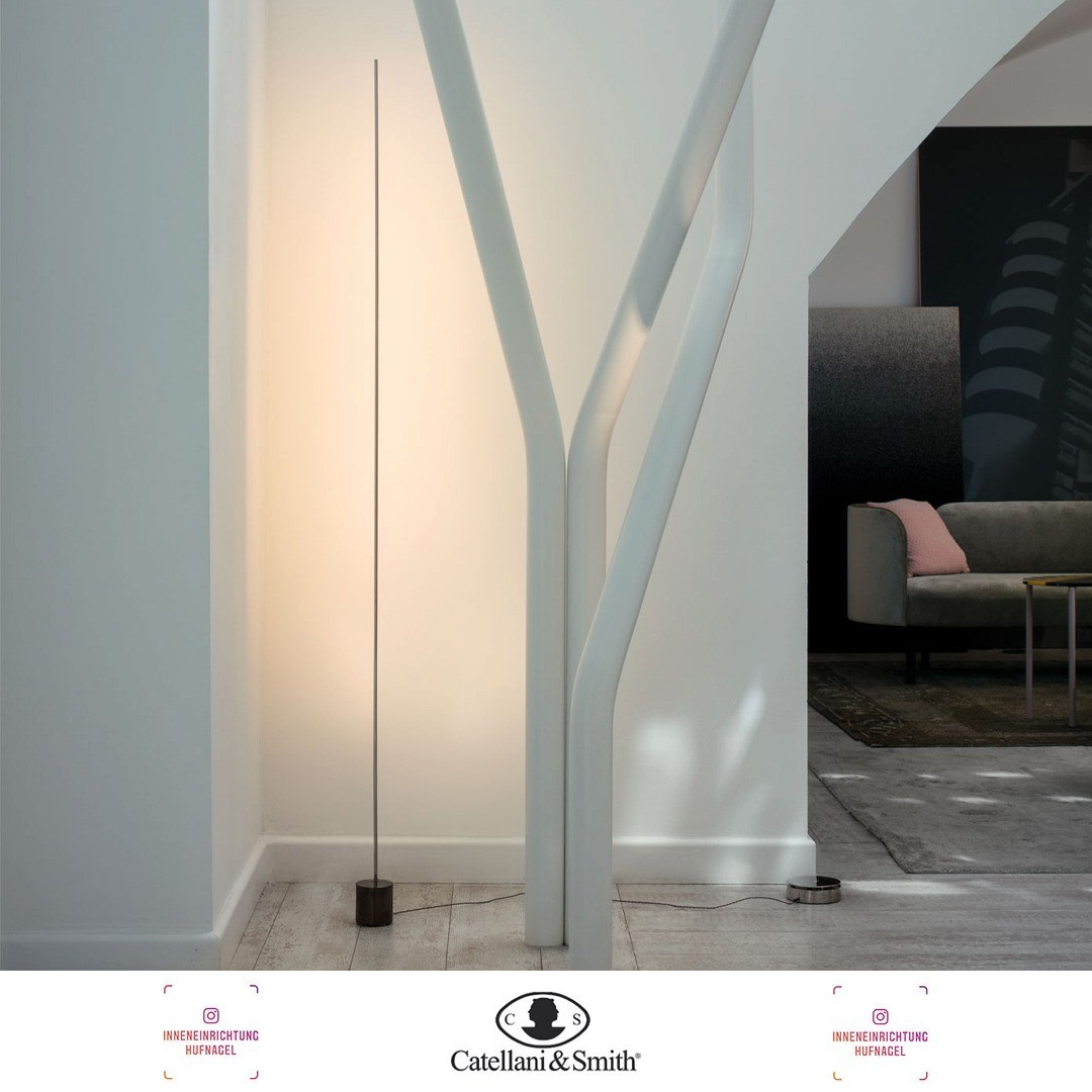 | Catellani & Smith Light Stick FThe time it takes to make a well-made lamp, is the time it takes to make a lamp well-made. | Enzo CatellaniAls Enzo Catellani sich daran macht, neue Lampen zu kreieren bei denen die ersten LED-Schaltungen Verwendu