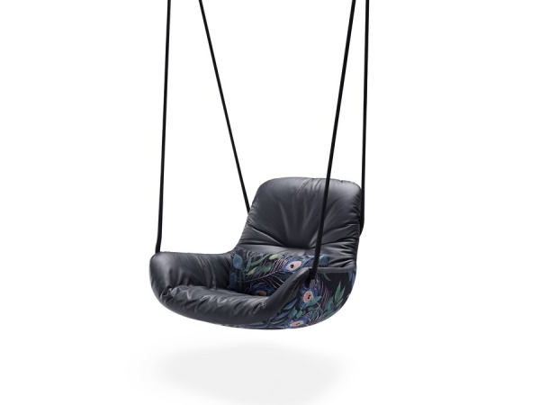 Freifrau Manufaktur Leya Lounge Swing Seat 2-Punkt-Aufhängung Stoff Gobelin Oasis Leder Sahara ebony