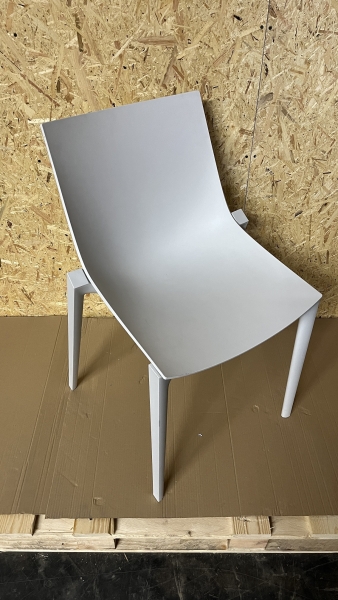 Magis Design Zartan Stuhl hellgrau