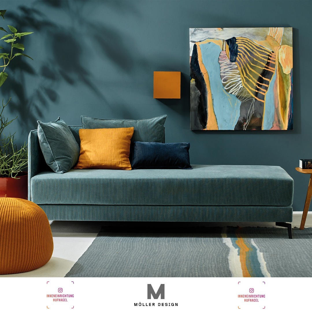 | Möller Design Dana Daybed design by Hoffmann Kahleyss DesignMit der Anmutung eines Sitzmöbels ist das Dana Daybed mehr als nur eine Tagesliege, es ist ein vollwertiges Bett mit einer Liegefläche von 90/200 cm. Basis ist eine Unterfederung, auf de