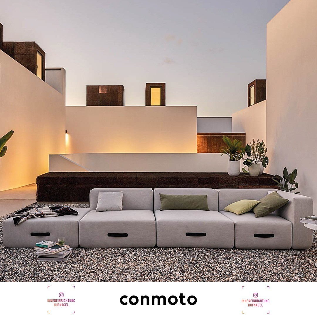 | conmoto MIAMI LoungeMIAMI ist bewusst modular gestaltet und einsetzbar. Drei Elemente lassen sich vielfältig kombinieren und bieten unterschiedlichsten Raumsituationen indoors wie outdoors zahlreiche Gestaltungsmöglichkeiten. Nicht zuletzt sind d