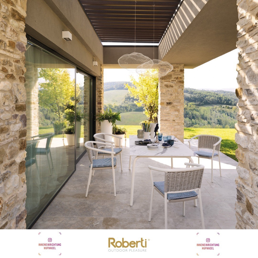| Roberti Rattan LIPARIDie Schönheit der Searope-Geflechte, die nüchterne Eleganz der Formen: Das ist die Kollektion Lipari, bestehend aus Stuhl, Sessel, Sofa, Tischen und Beistelltischen.Ein schlichtes Design und die Verwendung hochwertiger Mate