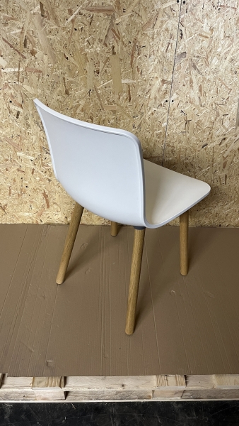 Vitra HAL Wood Stuhl Polypropylen weiss Gestell Eiche massiv hell Rucken