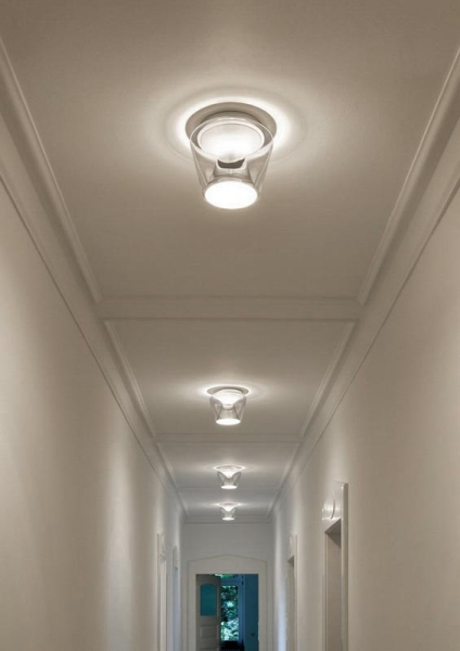 Serien Lighting ANNEX Celling L LED poliert Deckenleuchte im Altbau Flur