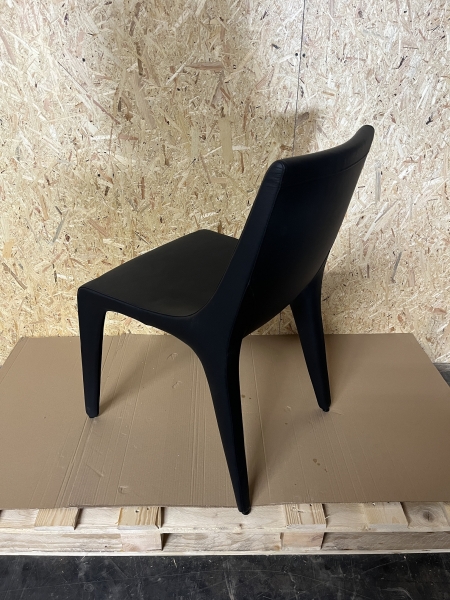 Bonaldo Tip Toe Lederstuhl Capri schwarz m belederten Stuhlbeinen seitlich