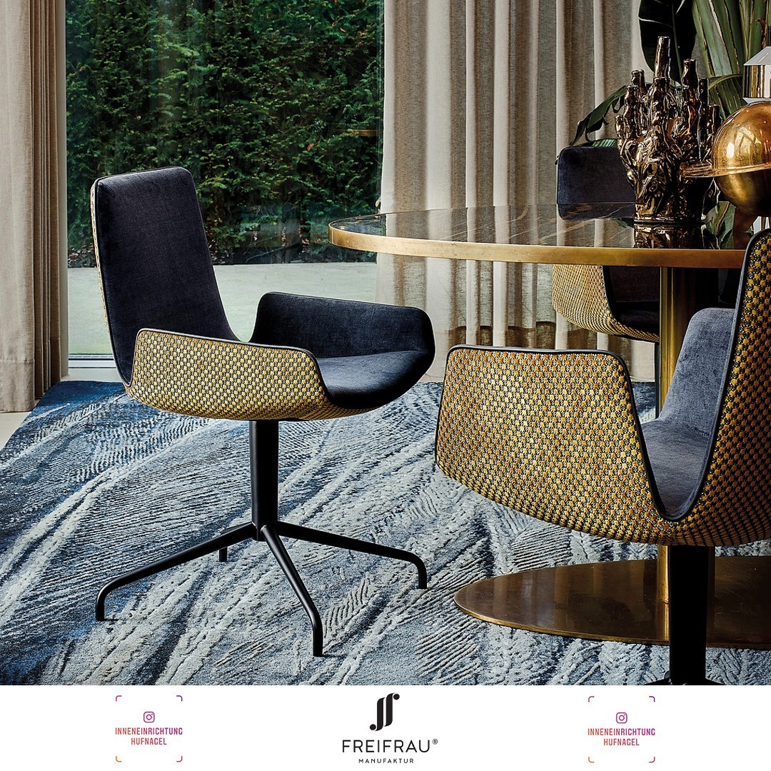 | Freifrau Manufaktur Amelie Armchair LowAmelie steht für klares, formvollendetes Design und ist doch beeindruckend wandelbar.Die vollgepolsterte Sitzschale wird mit wertvollen Stoffen oder elegantem Leder bezogen, wobei sich die Bezugsmaterialie