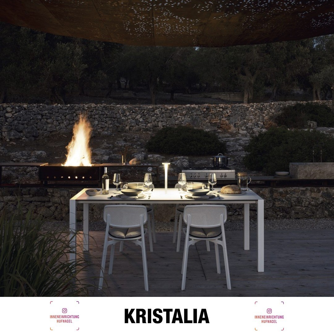 | Kristalia SUSHI & Kristalia ColanderSchönheit, Technologie, Innovation: Sushi ist eine Einrichtungsphilosophie, die in Form eines Tisches umgesetzt wird. Der von Bartoli Design entworfene Bestseller unter unseren Tischen ist ein Gesamtausdruck un