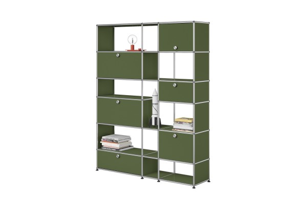 USM Haller Lookbook 2025 Bucherregal Klappturen Einschubtur offene Facher hohe Facher olivgrun 77