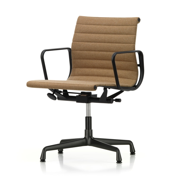 Vitra EA 132 Aluminium Chair Burodrehstuhl m Armlehnen tiefschwarz Cosy 2 papyrus