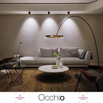 | Occhio Mito Largo, Sento Tavolo & Lui VoltoAm Anfang war das Licht und Licht ist Evolution. Diese Idee begleitet uns jeden Tag. Sie entsteht immer wieder neu und endet niemals. Wir sind fasziniert davon, den Menschen zum Lichtgestalter seines Leb