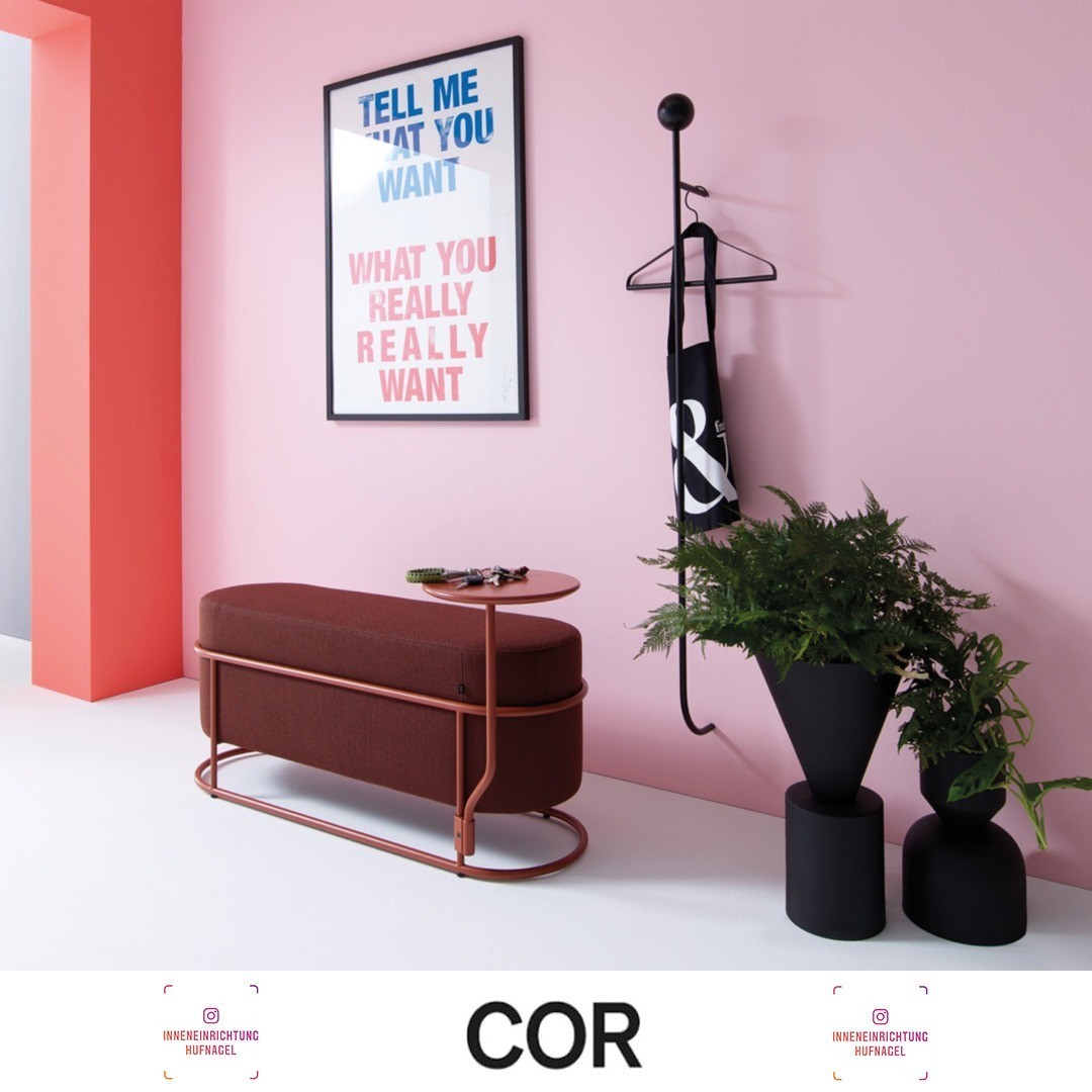 | COR Drop Bank design by Pauline Deltour"Das kleine Bank-Geheimnis!" - Es ist diese Leichtigkeit und Freude, die Drop ausstrahlt. Einen Schuss französische Lebensart eben.Die Drop Familie hat Zuwachs bekommen: eine schlanke stapelbare Bank in z
