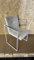 Vorschau: Arco Frame Esszimmerstuhl Leder weiss Aluminium weiss beschichtet Vorschau: Arco Frame Esszimmerstuhl Leder weiss Aluminium weiss beschichtet