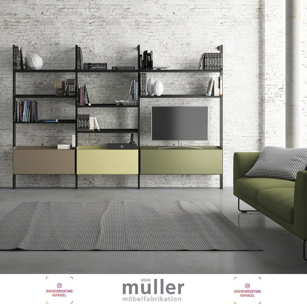| Müller Möbelfabrikation SCALA design by Tim BraunsEin klares Raster und filigrane Böden geben jedem Inhalt den passenden Rahmen. Egal ob festes Einzelelement oder endlos flexibles System, ob an der Wand montiert oder frei im Raum: Die Struktur vo