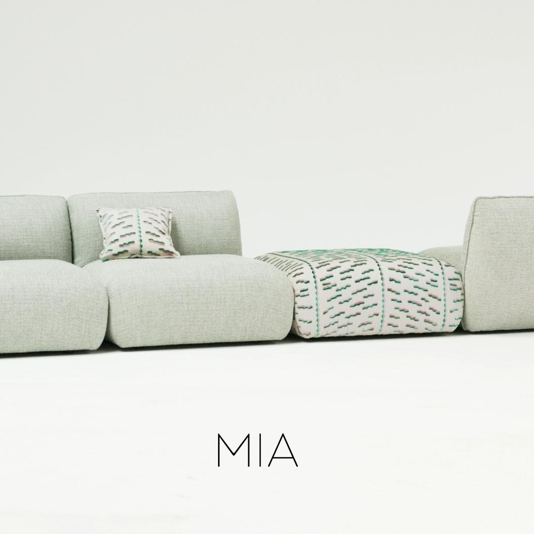| Freifrau Manufaktur MIA SofaEine Liebeserklärung.Der deutsche Designer Ilja Huber hat mit Mia ein Sofa-System entwickelt, welches die perfekte Fusion aus weichem Sitzkomfort und klassischem Design verkörpert. Das vielseitige Erscheinungsbild de