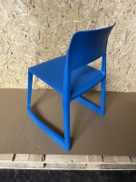 Vorschau: Vitra Tip Ton Vollkunststoffstuhl blau seitlich Vorschau: Vitra Tip Ton Vollkunststoffstuhl blau seitlich