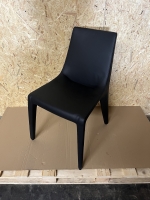 Vorschau: Bonaldo Tip Toe Lederstuhl Capri schwarz m belederten Stuhlbeinen frontal Vorschau: Bonaldo Tip Toe Lederstuhl Capri schwarz m belederten Stuhlbeinen frontal