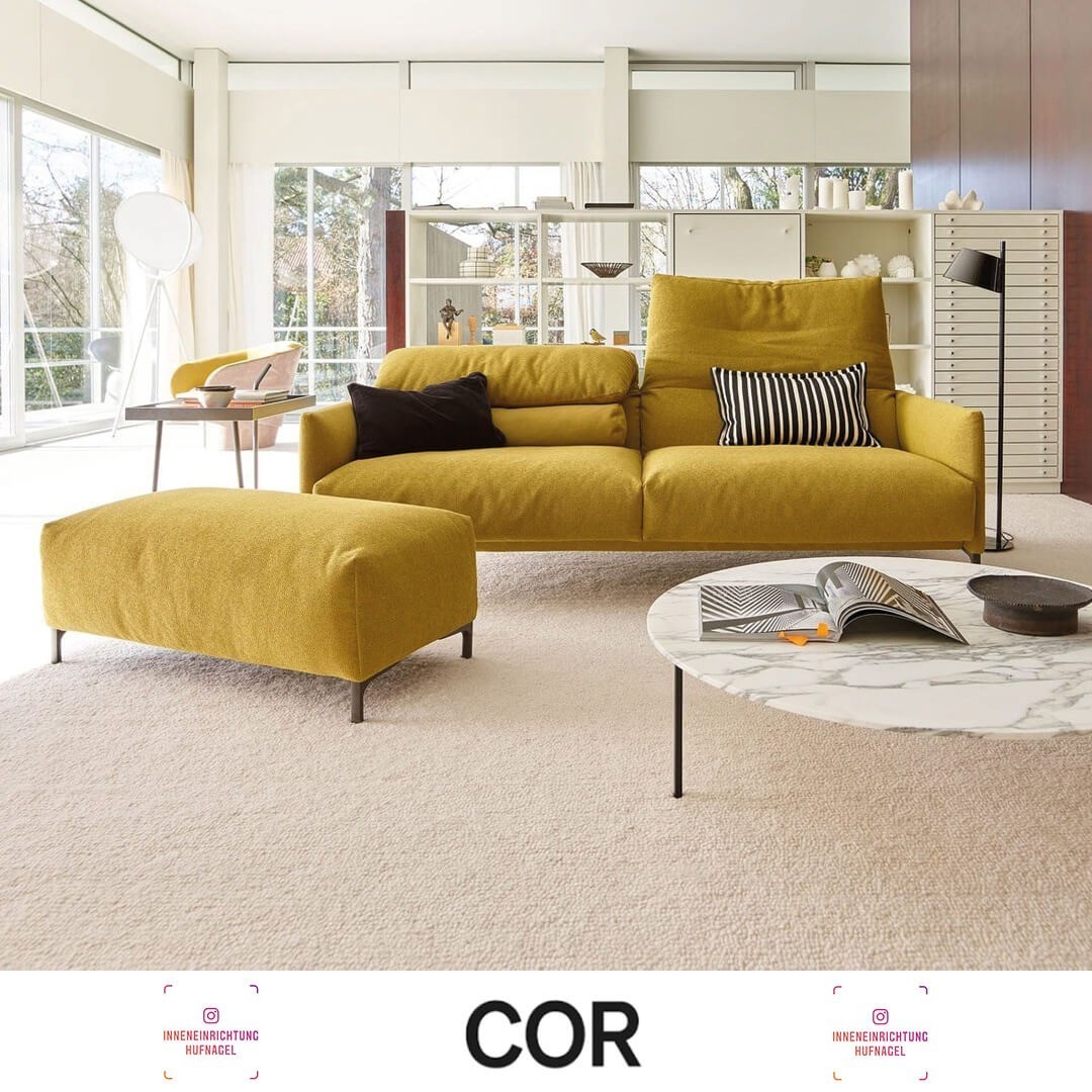 | COR Avalanche Sofa design by METRICAAvalanche ist das französische Wort für Lawine. So gesehen macht das von Metrica entworfene Sofa seinem Namen alle Ehre, denn man wird darin geradezu von Gemütlichkeit überrollt. Erst recht, wenn man die Rücken