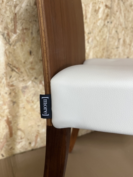 More Mobel Leder Stuhl Holzrucken und Holzgestell Detail