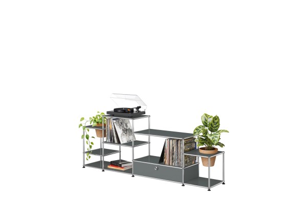 USM Haller Lookbook 2025 Plattenspielerregal offene Facher Pflanzenwelt Klappture 61