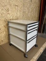 Vorschau: USM Haller Rollcontainer Ausstellungsstuck 3 Schuben reinweiss seitlich link Vorschau: USM Haller Rollcontainer Ausstellungsstuck 3 Schuben reinweiss seitlich link