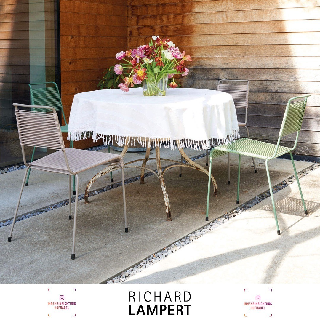 | Richard Lampert TT54 design by Paul Schneider-EslebenTT54 Spaghetti-Bespannung - Raffinesse pur....Schlicht und doch unverwechselbar – typisch Schneider-Esleben. Der stapelbare Esszimmerstuhl aus dem Jahre 1954 überzeugt dank einer Sitzfläche 