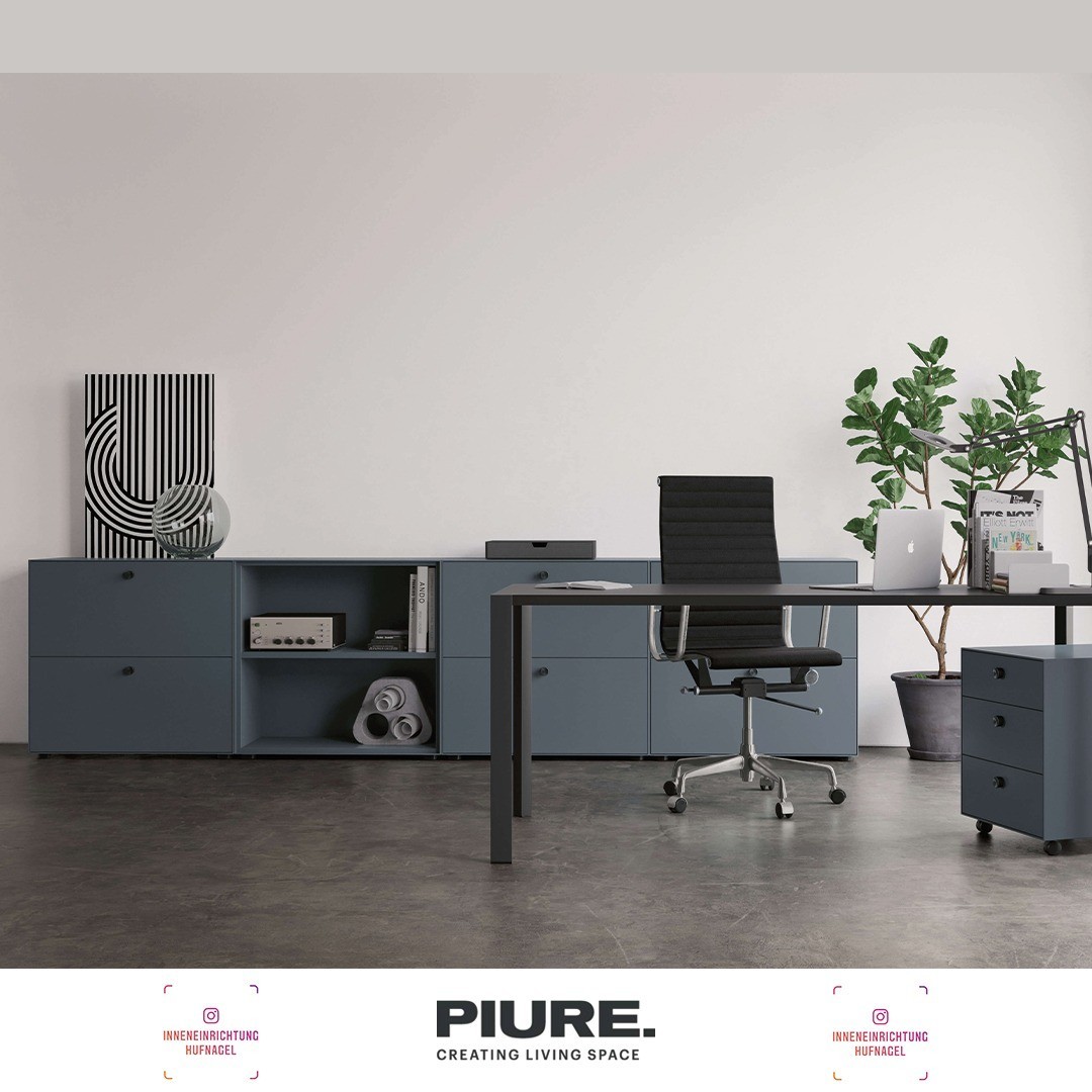 | PIURE Link Home OfficeLINK. Simply Design. Die meisten unserer Arbeitsbereiche sind offen gestaltet. Je weniger Wände es gibt, desto mehr strukturierende Elemente brauchen wir. Dies gelingt mit LINK, dem designten Storage-Programm von PIURE, das
