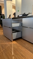 Vorschau: SieMatic S2 R Sideboard Edelstahl geschliffen 240 x 48 x 73 cm mit 6 Schubkasten silber chrom offener Schub Vorschau: SieMatic S2 R Sideboard Edelstahl geschliffen 240 x 48 x 73 cm mit 6 Schubkasten silber chrom offener Schub