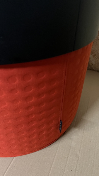 Softline Drum Hocker hellrot m Tablett Holz schwarz lackiert Detail