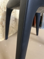 Vorschau: Bonaldo Tip Toe Lederstuhl Capri schwarz m belederten Stuhlbeinen Detail Vorschau: Bonaldo Tip Toe Lederstuhl Capri schwarz m belederten Stuhlbeinen Detail