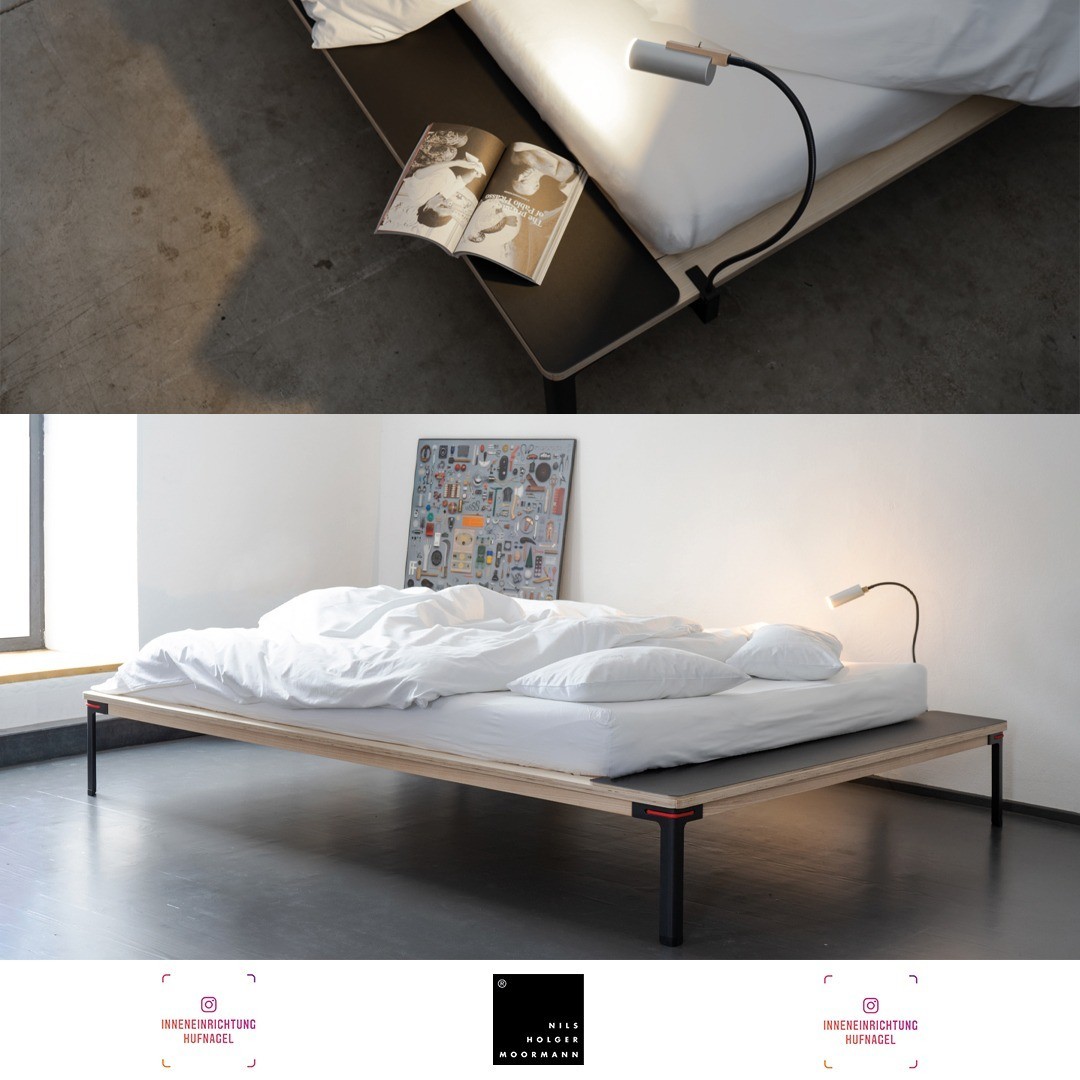 | Nils Holger Moormann Seiltänzer BettLeichtigkeit kombiniert mit Stabilität – ein wahrer Balanceakt. Das Seiltänzer Bett stellt sich mit vier filigranen Stahlbeinen und einer fast schwebenden Liegefläche artistisch dieser Herausforderung. Verbunde