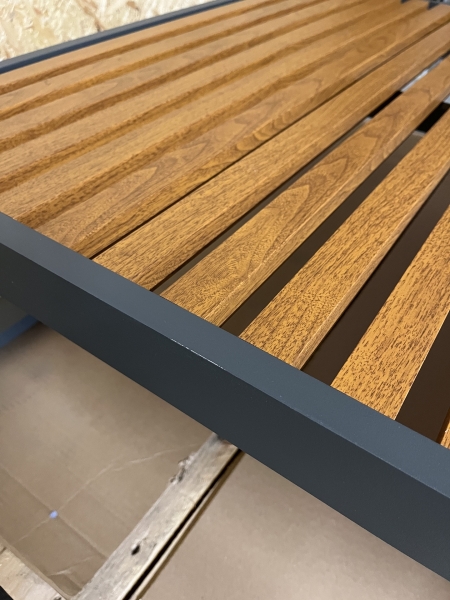 Gandia Blasco DNA Teak 90x91 cm Beistelltisch Teakholz Aluminium anthrazit Beschadigung