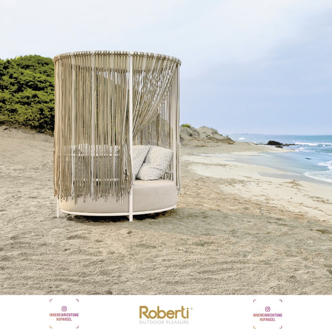 | Roberti Outdoor Pleasure OASI LoungeOasi ist ein Entwurf mit einem exklusiven Stil. Eine runde Outdoor-Lounge, die zum Entspannen einlädt und von der Meeresbriese sowie den organischen Formen der Natur inspiriert wurde. Ein perfekter „Unterschlup