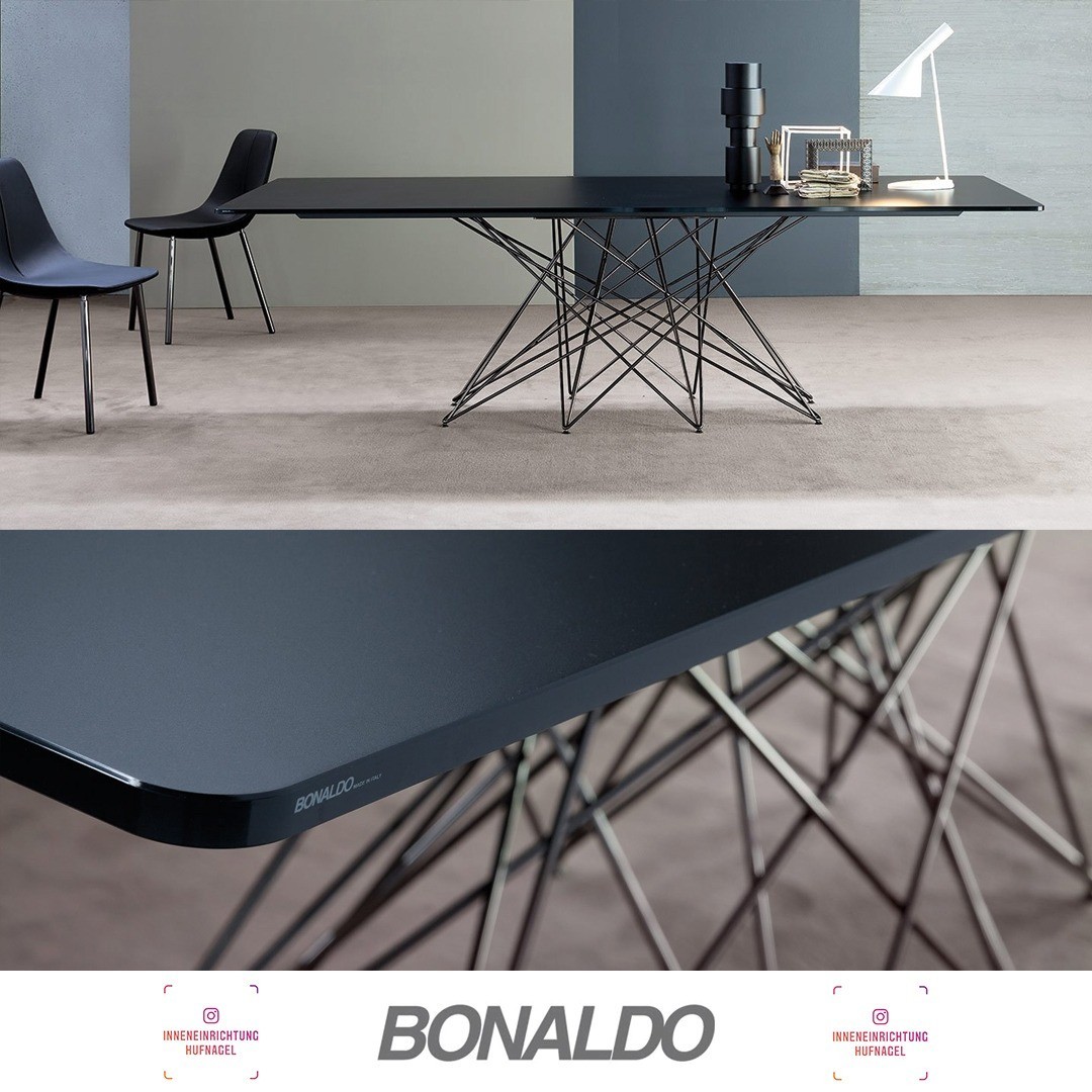 | Bonaldo Octa Table design by Bartoli DesignOrdnung in der Unordnung, Leichtigkeit, ein filigranes Muster - das sind einige der Eigenschaften, die einem in den Sinn kommen, wenn man über dieses Produkt nachdenkt, das ungewöhnlich und elegant gesta