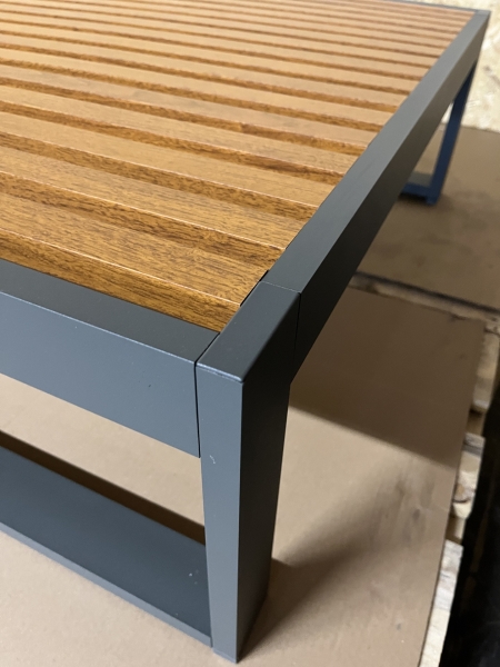 Gandia Blasco DNA Teak 90x91 cm Beistelltisch Teakholz Aluminium anthrazit Detail 2