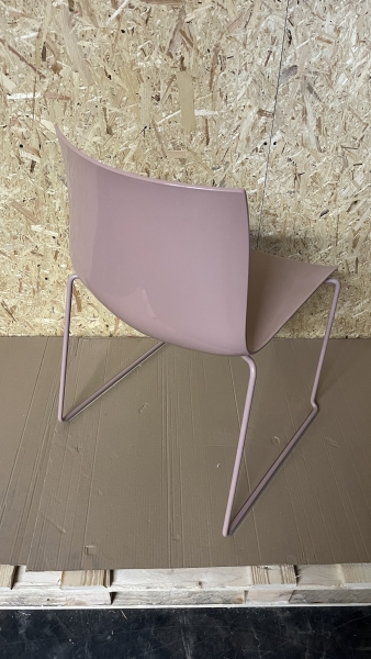 Arper Catifa 46 Stuhl rose glanz rose matt m Kufengestell in rose Rucken