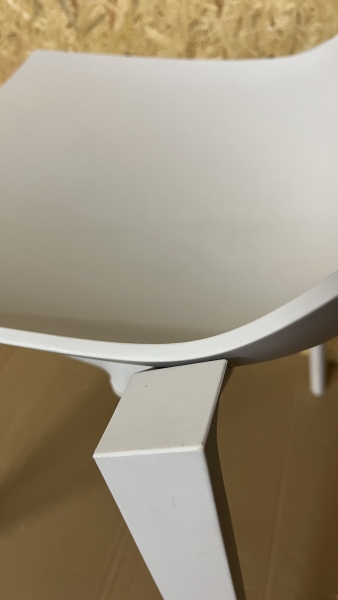 Magis Design Zartan Stuhl hellgrau Detail