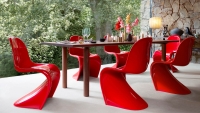 Vorschau: Vitra Panton Chair Classic Stuhl lackiert rot am Esstisch 1 Vorschau: Vitra Panton Chair Classic Stuhl lackiert rot am Esstisch 1
