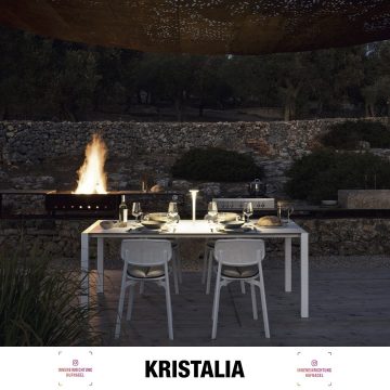 | Kristalia SUSHI & Kristalia ColanderSchönheit, Technologie, Innovation: Sushi ist eine Einrichtungsphilosophie, die in Form eines Tisches umgesetzt wird. Der von Bartoli Design entworfene Bestseller unter unseren Tischen ist ein Gesamtausdruck un