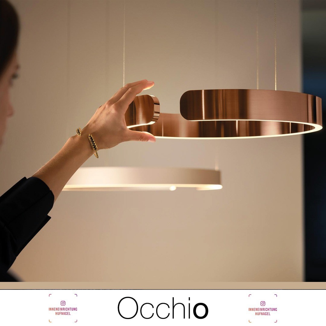| Occhio Mito 40 Sospeso » touchless control «Mit der Mito Sospeso 40 Up Variabel Air Wide haben die Designer und Occhio-Gründer Axel Meise und Christoph Kügler eine aussergewöhnliche Pendelleuchte kreiert, die dank ihrer besonders edlen Optik u