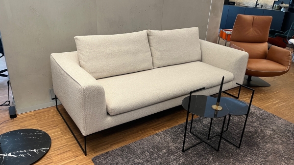 COR Mell Lounge Stoffsofa 2 Sitzer Bouclestoff muschel 8207 UG Metall schwarz