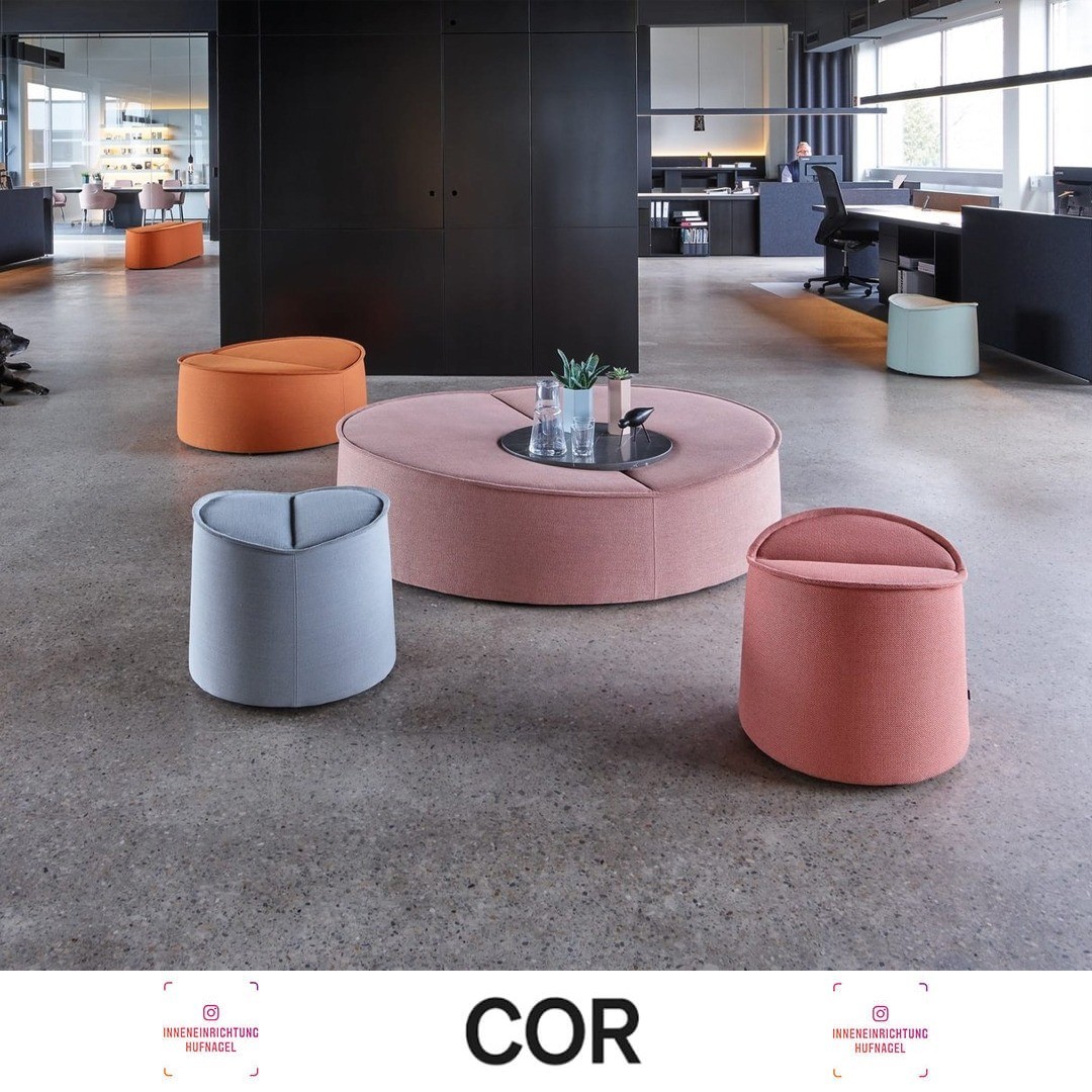 | COR Nenou Kollektion design by Jörg BonerNenufar (spanisch), zu Deutsch, Seerose stand für das Möbelkonzept Nenou Pate von COR. Ganz natürlich wie Seerosen in einem Teich gruppieren sich auch die blattförmigen Polster-Elemente zu immer wieder neu