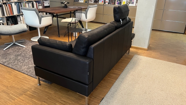 Bruhl Alba Sofa 2 5 Sitzer m integr Kopfstutze Anilinleder Pearl Winkelfuss verchromt Ruckseitig