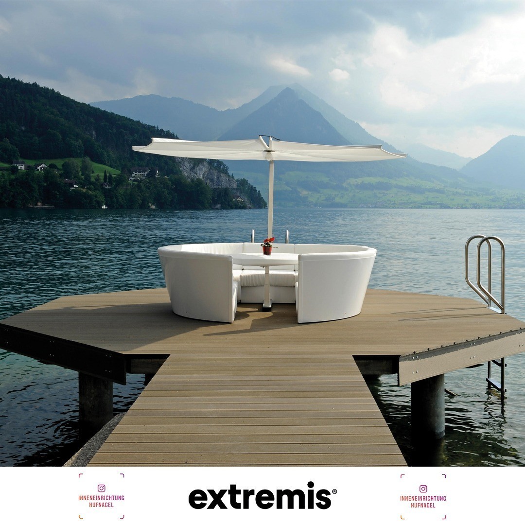 | extremis Kosmos design by Dirk WynantsKosmos ist eine Tisch-Stuhl-Kombination mit der zusätzlichen Lounge-Funktion eines Liegesofas. Die Kissen sind in einer Reihe von Farben und Materialien erhältlich, wie zum Beispiel Leder für Innenräume u