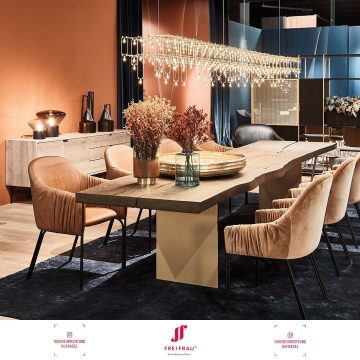 | Freifrau Manufaktur Celine Armchair LowEin Hauch von Haute CoutureFür Freifrau entwarf Lucie Koldova ihren ersten Polsterstuhl. Ein Entwurf, inspiriert von der Mode und den lässig, eleganten Polsterungen anderer Freifrau-Modelle.Entstanden is